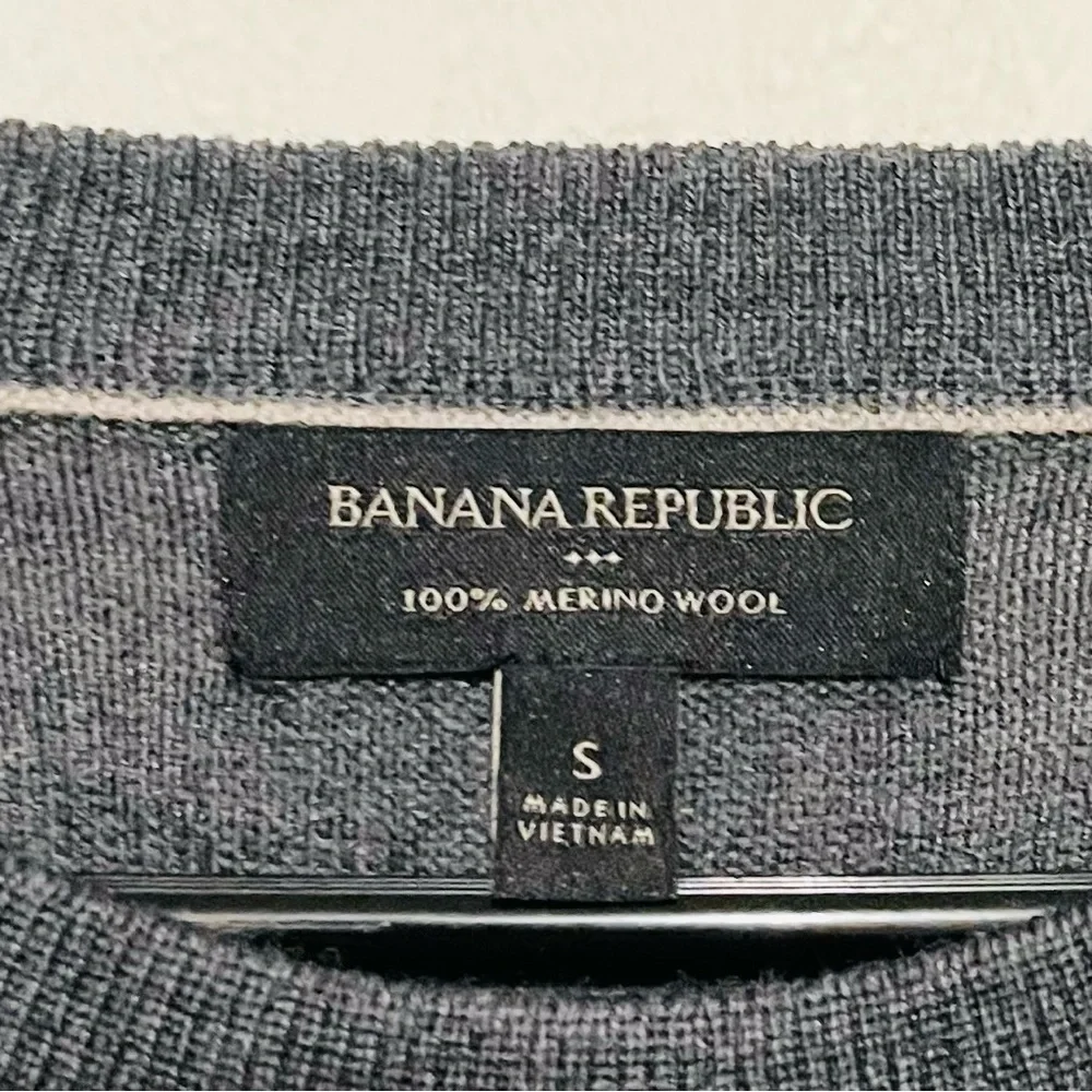 Banana Republic Crewneck Merino Wool Sweater Small Dark Gray Lightweight